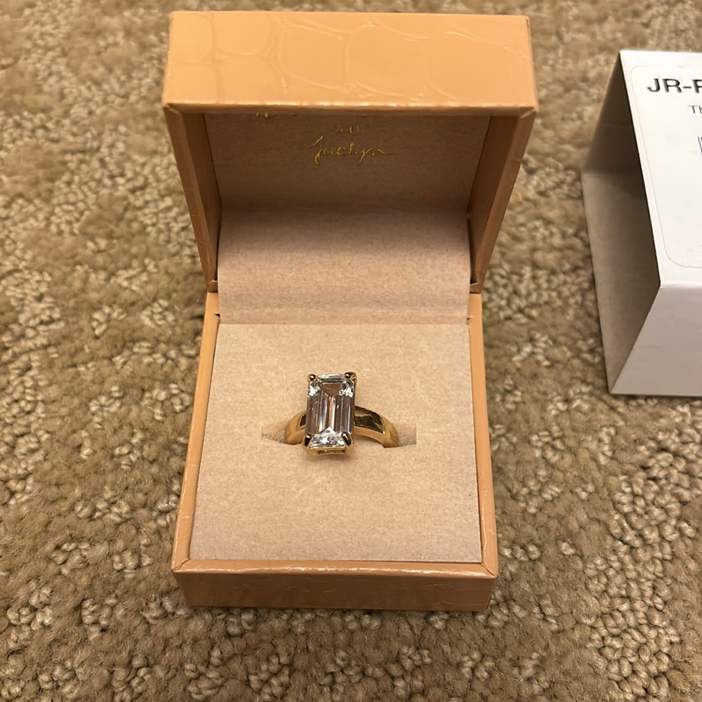 Jaclyn hill outstanding ring - Picture 4 of 4